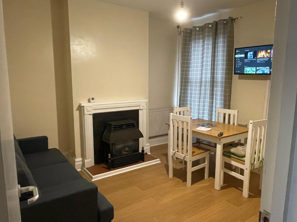 Rooms In A Victorian Comfortable 4-Bedroom House In Milton Keynes Rooms Not En-Suites Wolverton  Zewnętrze zdjęcie