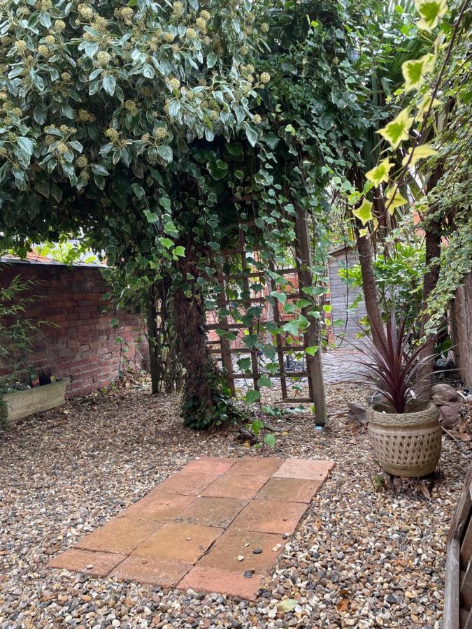 Rooms In A Victorian Comfortable 4-Bedroom House In Milton Keynes Rooms Not En-Suites Wolverton  Zewnętrze zdjęcie